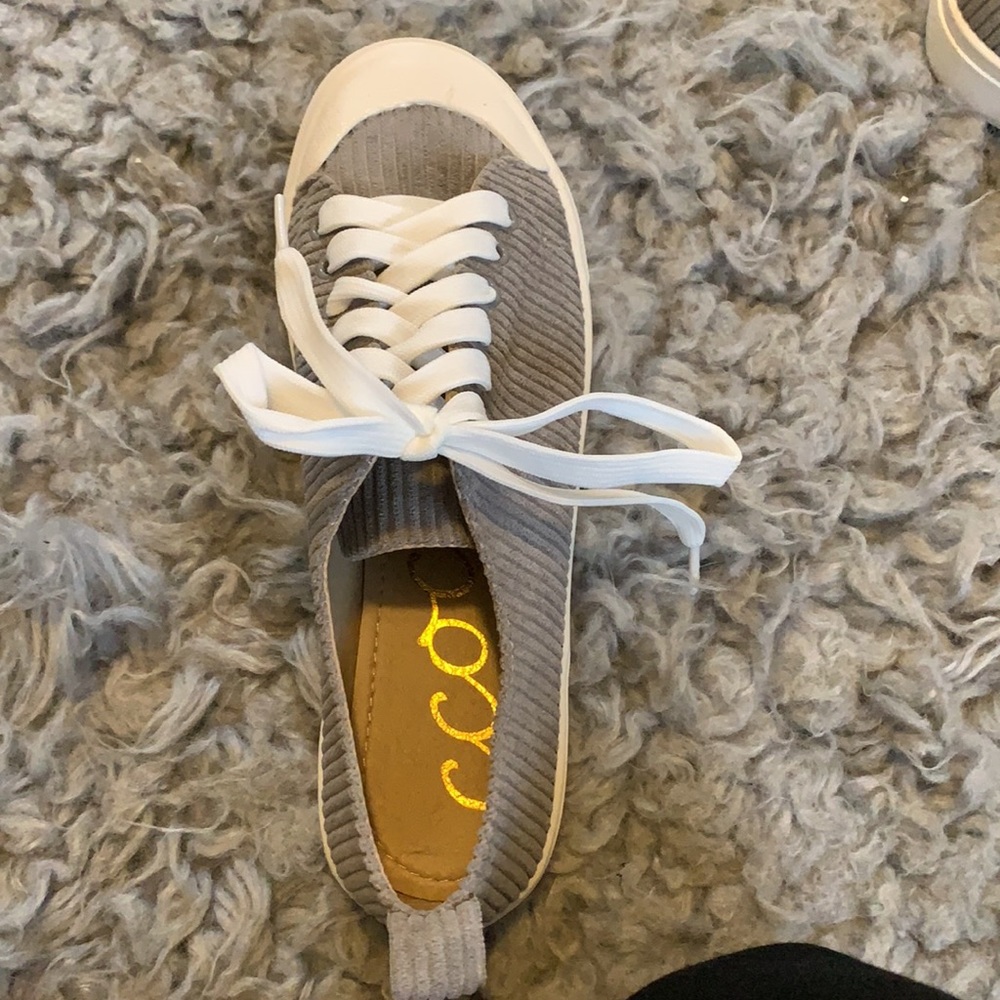 Brand new shoes, never worn from Lucy ave boutique. Size 5 1/2 New without box - Picture 4 of 4